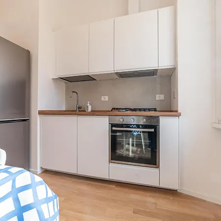 Apartment Base Dell'avventura - Metro Manzoni, Metro Lodi & Wi-fi Rom