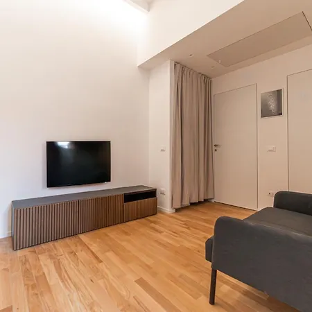 Base Dell'avventura - Metro Manzoni, Metro Lodi & Wi-fi Apartment *